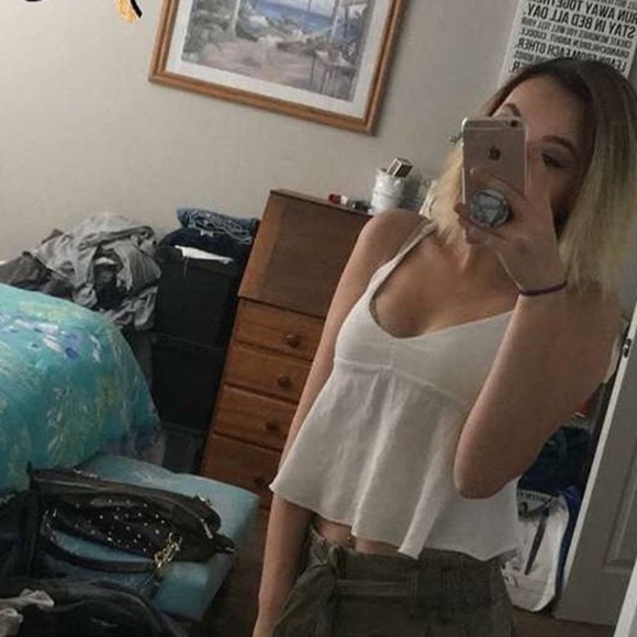 Brandy Melville Flowy Cropped Top - Picture 6 of 6